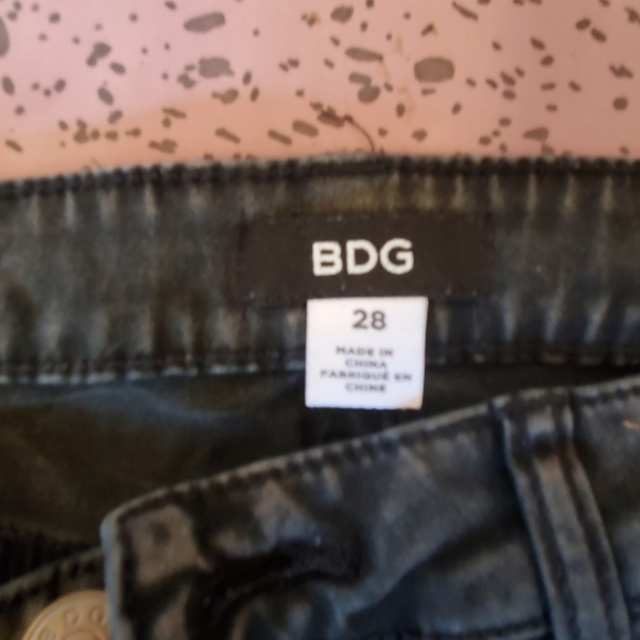 Black BDG Cropped Jeans - Picture 3 of 4
